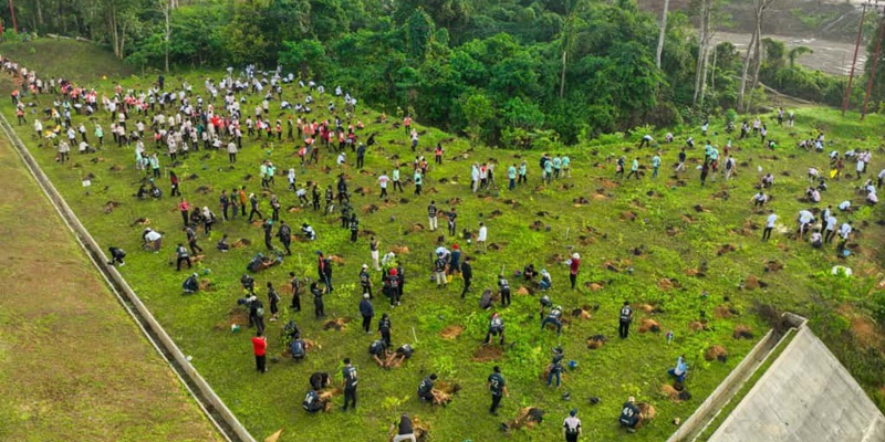 OIKN Tanam 700  Pohon Jaga Ekosistem DAS Sanggai