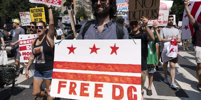 Ribuan Warga Protes Keputusan Trump Tempatkan Tentara di Washington DC