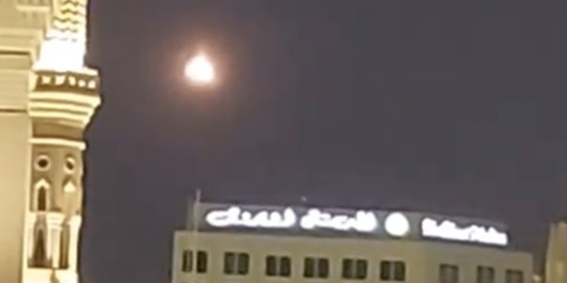 Kilatan Cahaya di Langit Madinah Bikin Jemaah Umrah Indonesia Panik