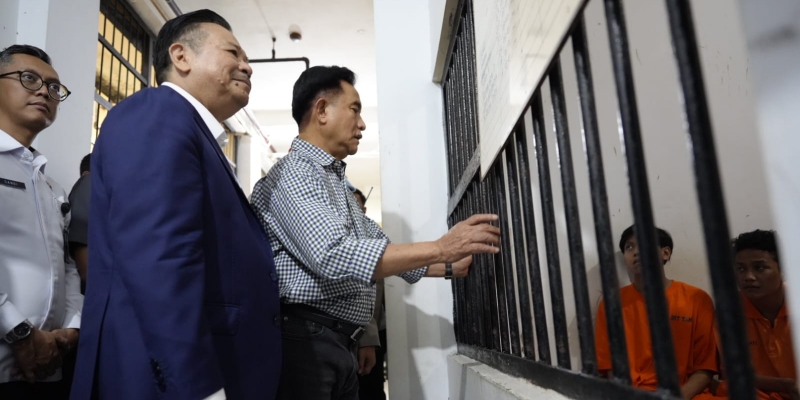 Menko Yusril Minta Satu Tahanan Kasus Demo Berumur 18 Tahun Dikembalikan ke Orang Tua