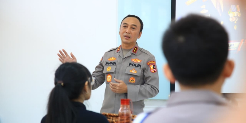 Irjen Sandi Sosialisasi Tugas Polisi ke Siswa SMP Labschool Kebayoran