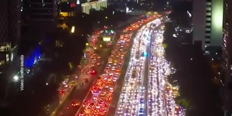 Terjebak Macet Berjam-jam
