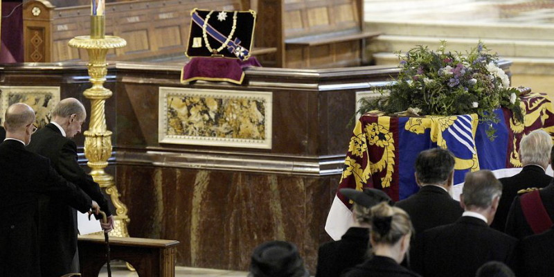 Keluarga Kerajaan Inggris Berkumpul dalam Duka