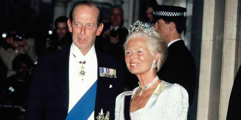 Bendera di Istana Buckingham Diturunkan Setengah Tiang