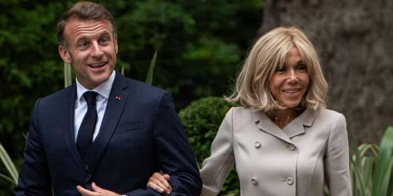Macron Siap Buktikan Istrinya adalah Wanita