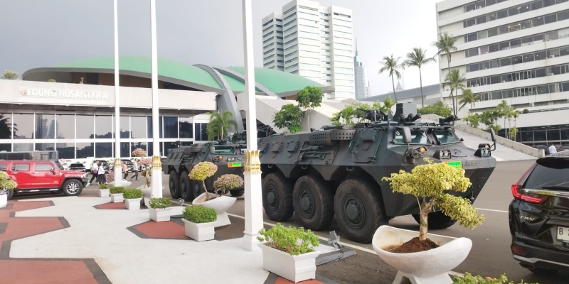 DPR Tak Perlu Dijaga TNI