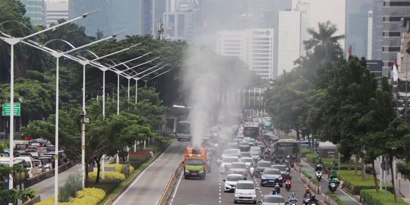 Ribuan Liter Water Mist Disemprot Tekan Polusi Udara Jakarta