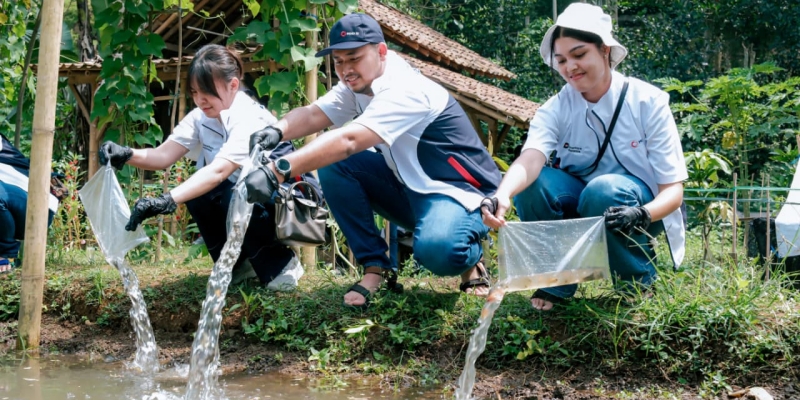 Employee Volunteering MIND ID Hadirkan Ekosistem Ekonomi Sirkular Bagi Desa Ciderum