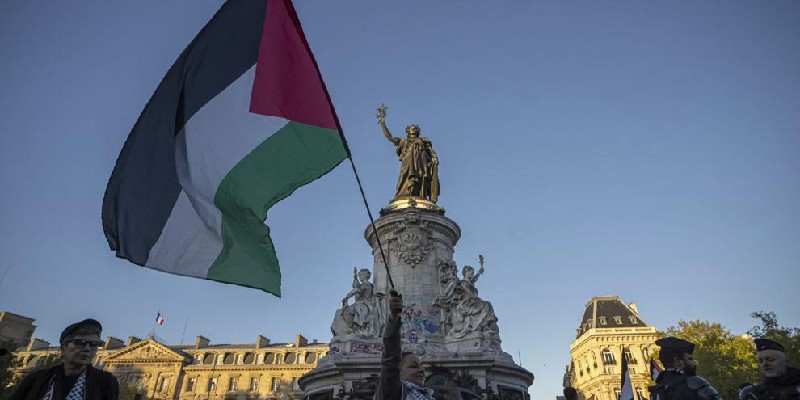 Wali Kota Prancis Nekat Kibarkan Bendera Palestina Tanpa Izin Pemerintah
