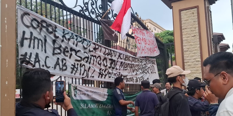 Menguak Sisi Lain Dalang Demonstrasi