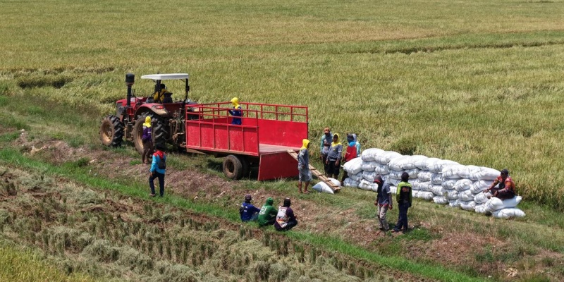 Direktur Identifikasi dan Sosialisasi (Idensos) Detasemen Khusus (Densus) 88 Antiteror Polri, Brigjen Arif Makhfudiharto menemui mantan narapidana terorisme (napiter) yang bekerja di PT Sang Hyang Seri (SHS) Kabupaten Subang, Jawa Barat, pada Senin, 22 September 2025 (Foto: Humas Polri)