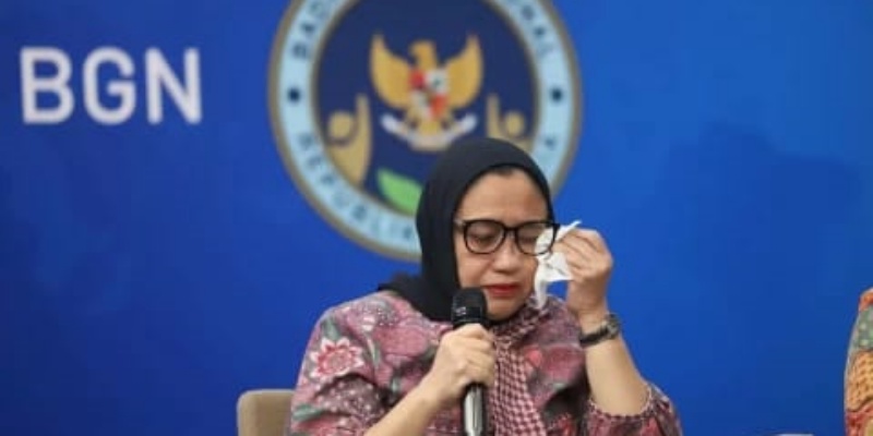 Air Mata Wakil Kepala BGN Minta Maaf atas Kasus MBG