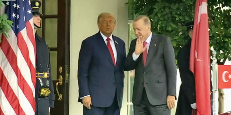 Trump Desak Erdogan Berhenti Beli Minyak Rusia