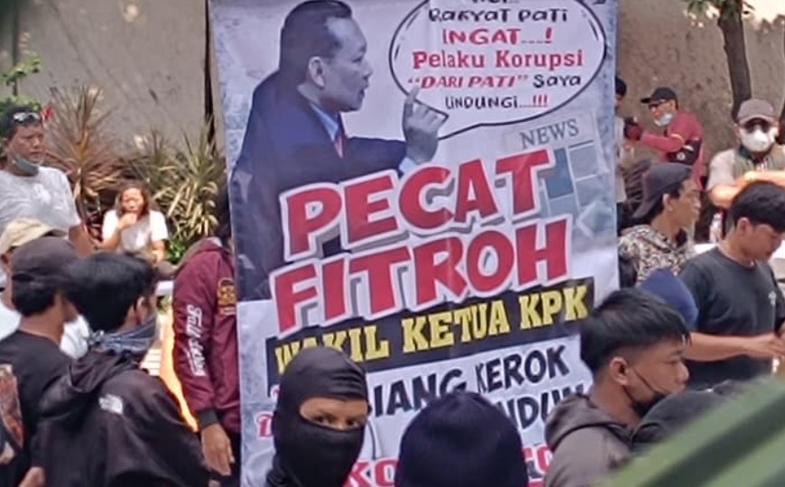 Pecat Fitroh