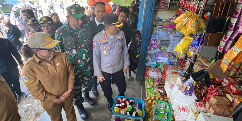 TNI Bantu Pemda Pantau Harga Kebutuhan Pokok di Puncak Jaya