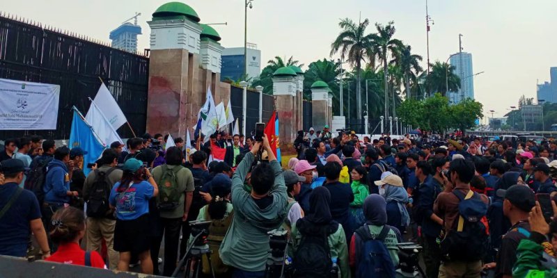 Demo di DPR, BEM Unpad Tagih Pemenuhan 17+8 Tuntutan Rakyat