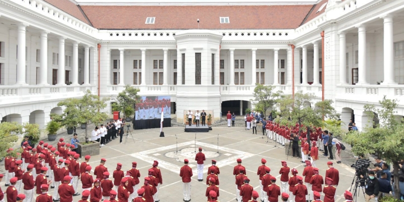 Mensos Peringati Sumpah Pemuda Bersama Siswa Sekolah Rakyat di Museum BI