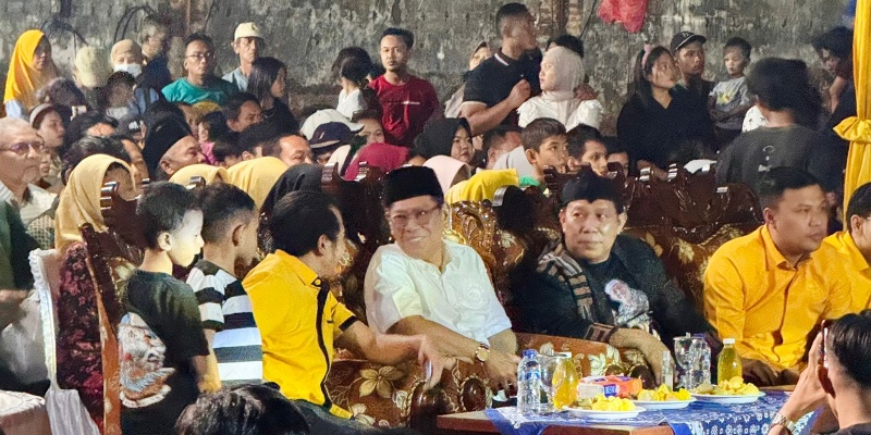 Adies Kadir Bagikan Ribuan Paket Sembako Rayakan HUT Golkar di Sidoarjo