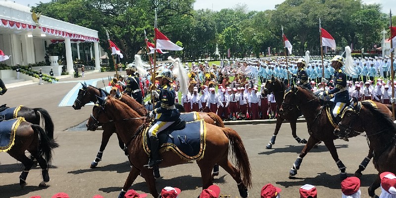 Pasukan Berkuda hingga Bocah SD Sambut Presiden Afrika Selatan di Istana