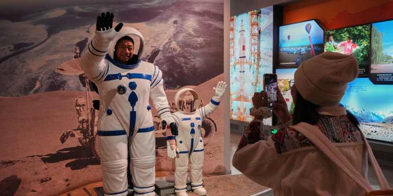 Tiongkok Siap Mendaratkan Astronot di Bulan pada 2030