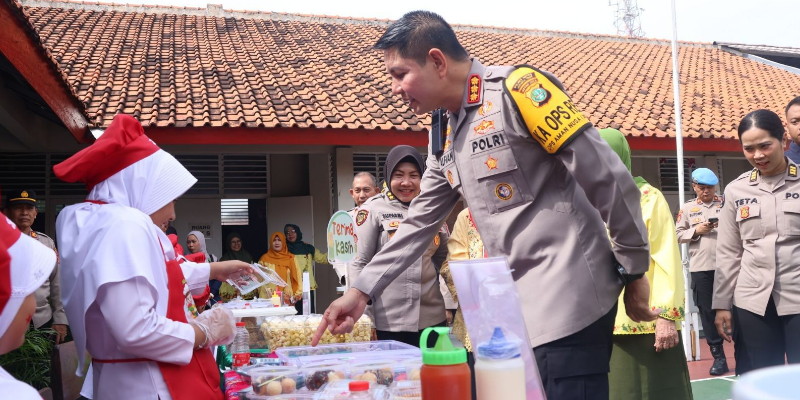 Kapolres Jaktim Pantau Langsung Penyajian Menu MBG di Sekolah Bhayangkari