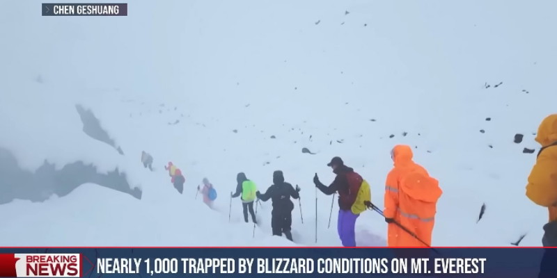 Ratusan Pendaki Gunung Everest Selamat dari Badai Salju