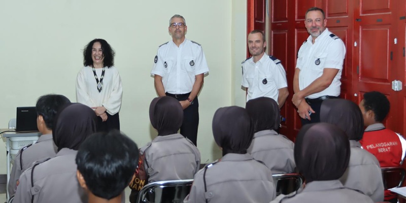 Kunjungan Polisi Prancis