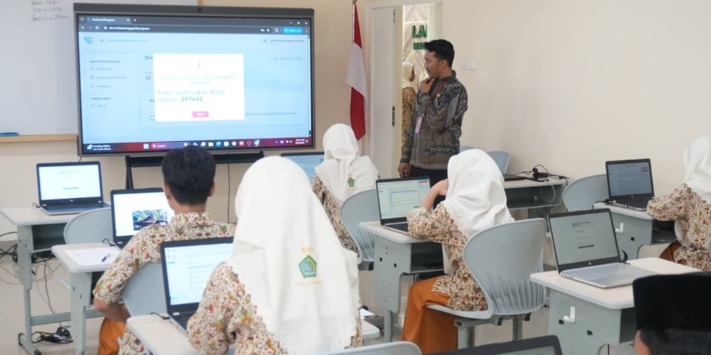 Ribuan Siswa Madrasah Adu Cerdas di OMI 2025