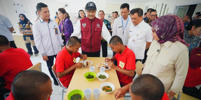 Gus Ipul Ingin Lulusan Sekolah Rakyat Menaikkan Kelas Keluarga