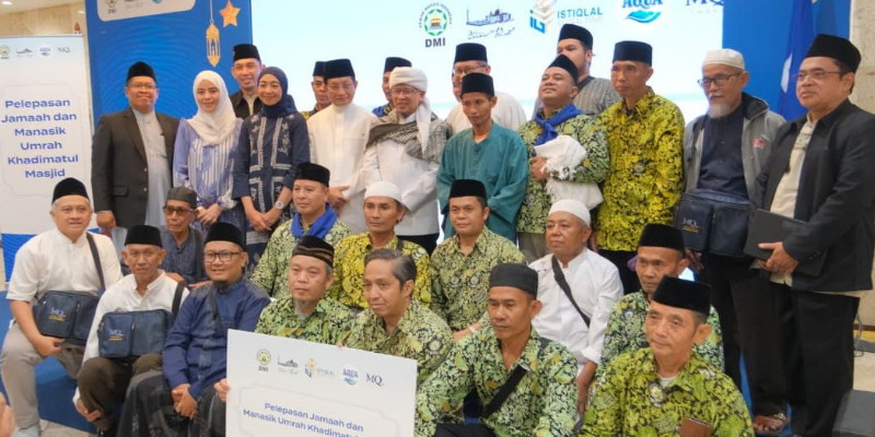Menteri Agama Lepas Keberangkatan Umrah untuk Khadimatul Masjid