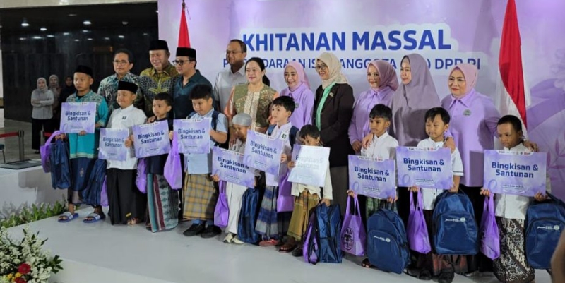 Ratusan Bocah Sunatan Massal di Komplek Parlemen Senayan