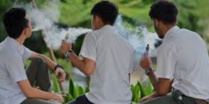 Mendikdasmen Soroti Maraknya Siswa Merokok di Sekolah