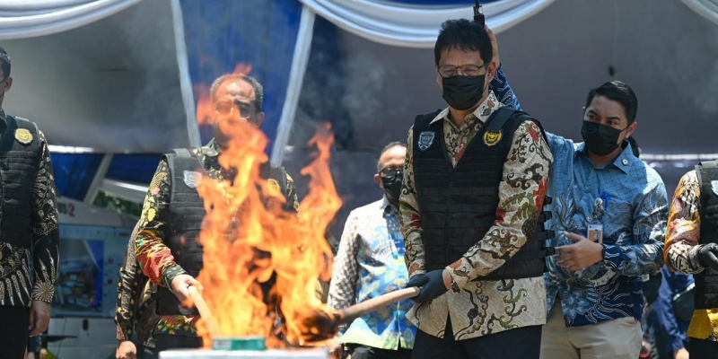 Purbaya Janji Jaga Pasar dan Sikat Habis Rokok Ilegal