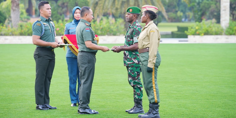 Jenderal Agus Apresiasi Kadet Jayapura yang Tampil Prima di HUT ke 80 TNI