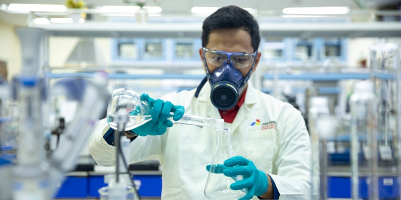 Kilang Pertamina Sudah Uji Mutu BBM Pertalite Cs