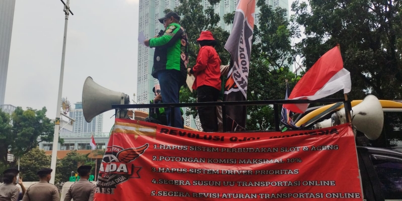 Massa Ojol Tuntut Presiden Keluarkan Perpres Bagi Hasil 10 Persen untuk Aplikator