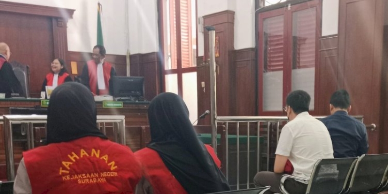 Sianida Terdakwa Mangkir