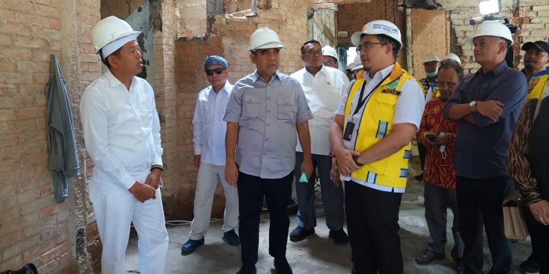 Muzani Tinjau Revitalisasi Gedung Bersejarah Mess MPR di Bandung