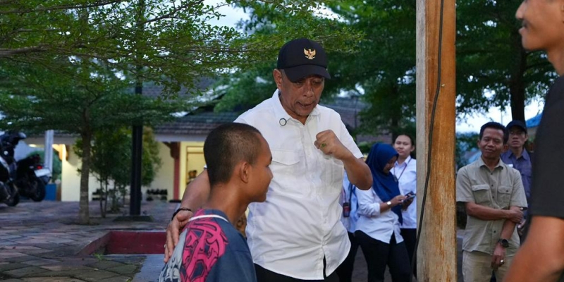 Wamensos ke Siswa Sekolah Rakyat: Jangan Kecewakan Orang Tua