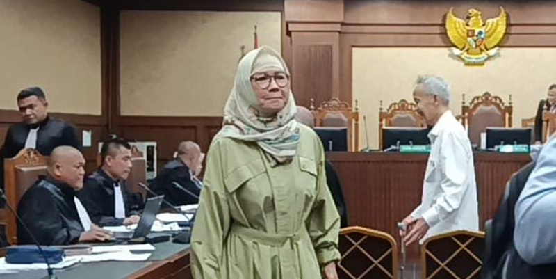 Karen Agustiawan Akui Banyak yang 'Assalamualaikum' Sampaikan Keinginan