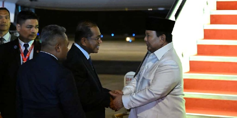 Menhan Malaysia Sambut Hangat Kedatangan Presiden Prabowo di Bandara