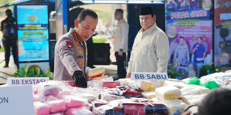 Prabowo Pimpin Pemusnahan Narkoba, Netizen Singgung Reformasi Polri