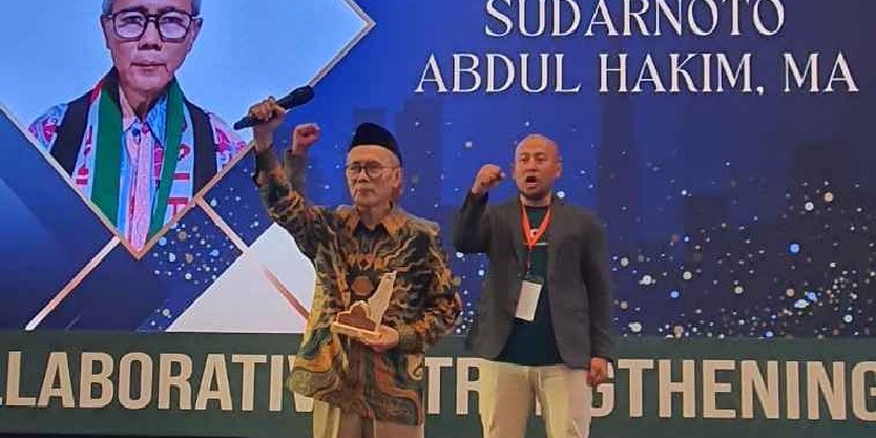 Ketua MUI Sudarnoto Abdul Hakim Dianugerahi Tokoh Perjuangan Palestina