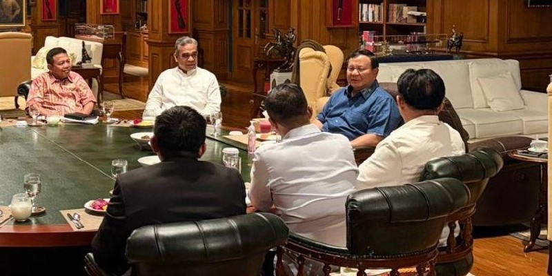 Malam Minggu Prabowo Diskusi Bareng Ketua MPR dan Menteri