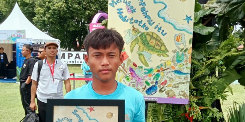 Siswa Sekolah Rakyat Juara 1 Berkat Poster Kura-Kura Tersangkut Plastik