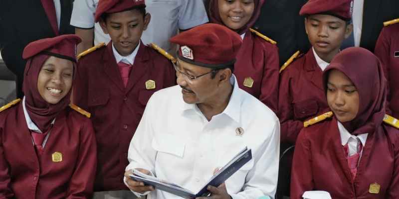 Keseruan Anak Sekolah Rakyat Belajar Sejarah Keuangan