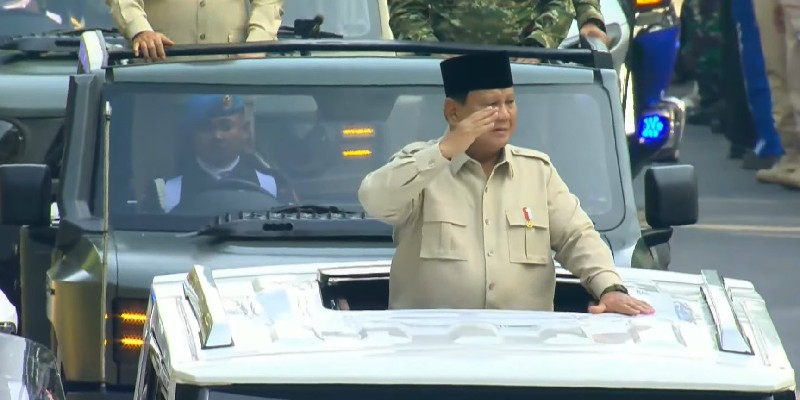 Prabowo Keliling Monas Sapa Warga Jelang Upacara HUT TNI ke-80