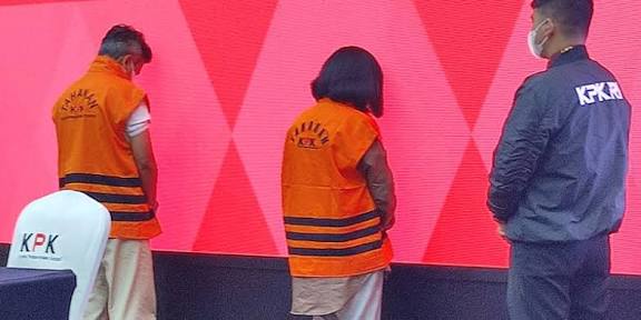 Banyak Koruptor Besar Justru Lulusan Luar Negeri