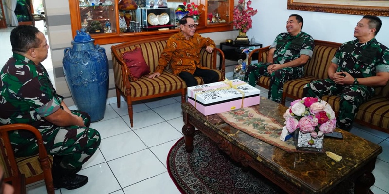 Perwakilan Mabes Sowan ke Kediaman Panglima TNI Era Megawati