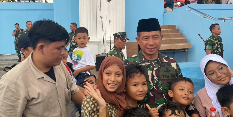 Warga Cegat Panglima TNI di Monas
